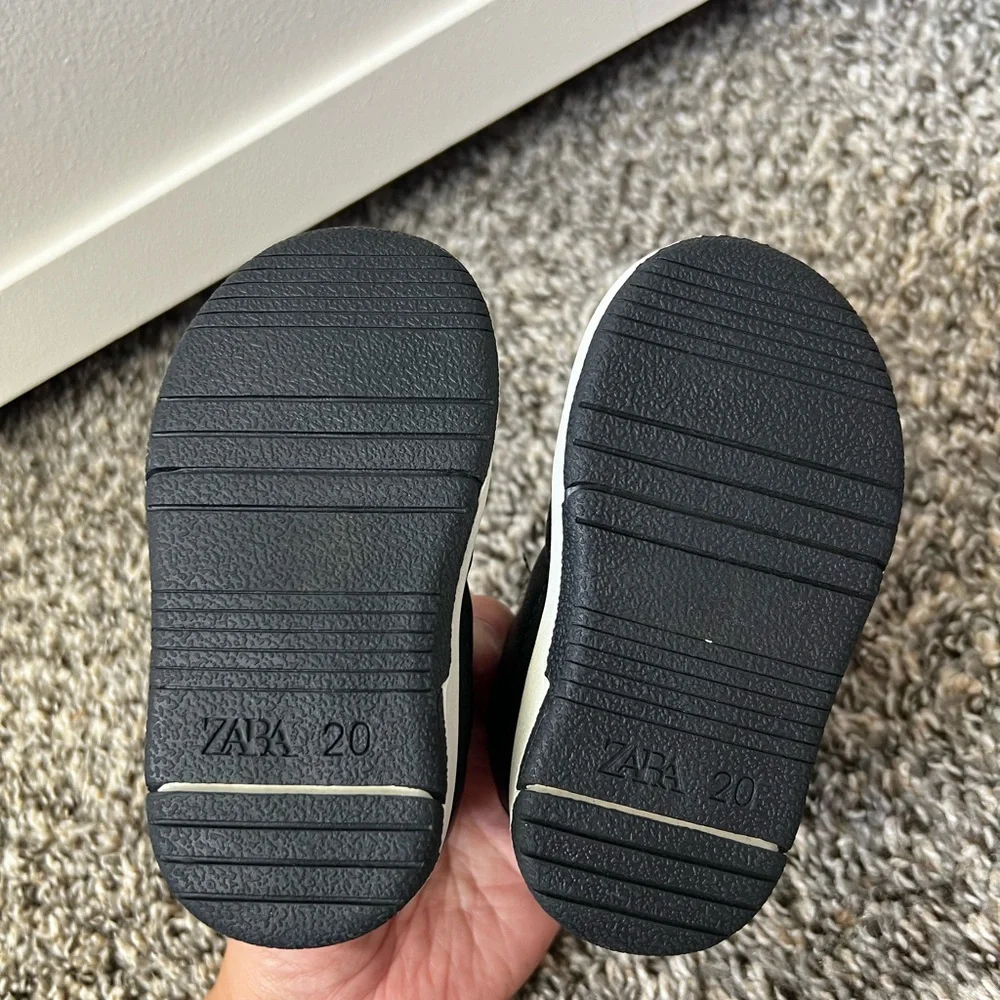 Zara Kids Black Velcro Strap Sneakers Toddler Size US 4.5 /‎ EU 20